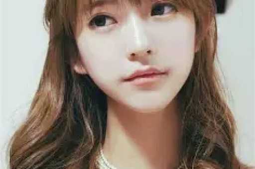 曹云金与神秘女子车内亲昵被拍还在路边草丛小便边解手边吐痰 曹云金与神秘女子车内亲昵被拍还在路边草丛小便边解手边吐痰